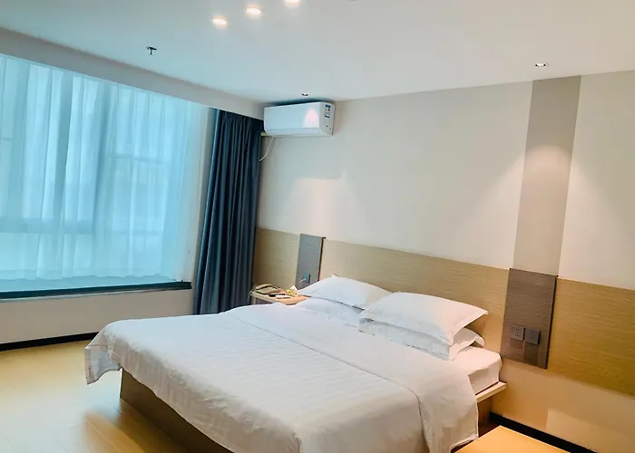 M Hotel Xiamen Haicang Maqing Road Metro Station