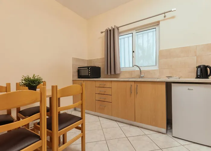 Yakinthos Hotel