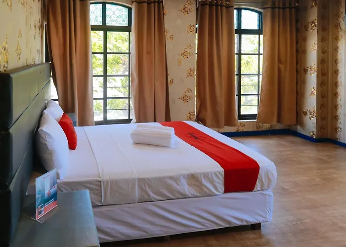 Reddoorz Plus @ Castle Chateau Iloilo