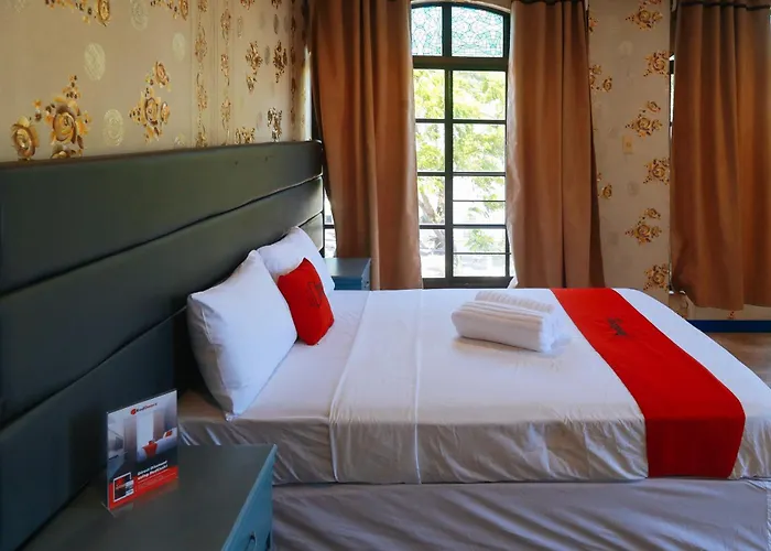Reddoorz Plus @ Castle Chateau Iloilo