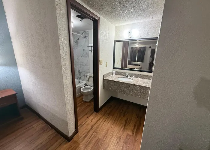 Relax Inn & Suites