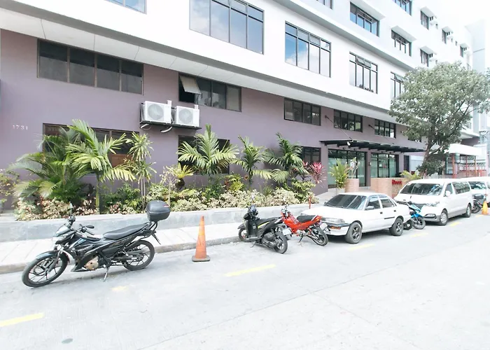 Reddoorz Plus At Evangelista Street Makati