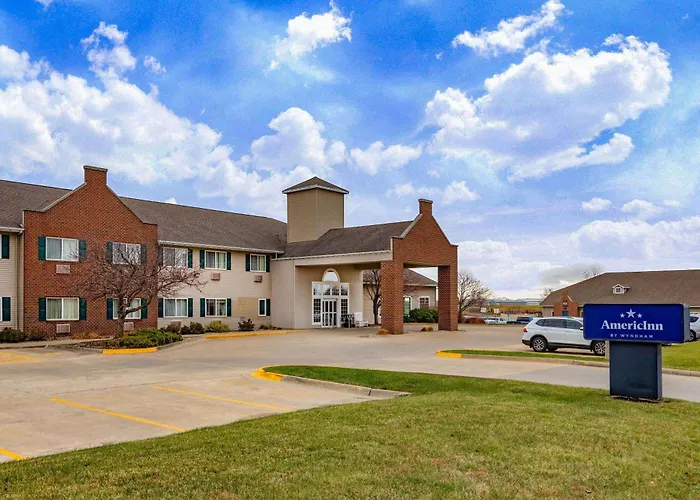 Pella Hotels