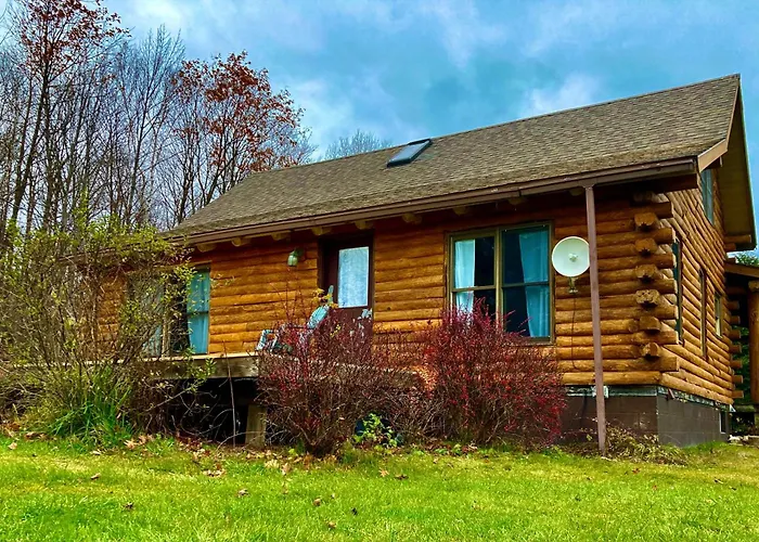 Garden Grove Retreat & Lodging Near Pictured Rocks, Fayette, Trails