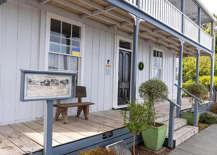 The Old Oak Boutique Hotel