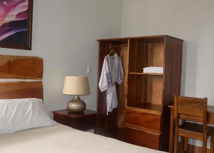 Hotel León Inn
