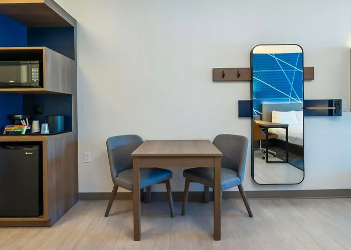 Comfort Suites Kelowna