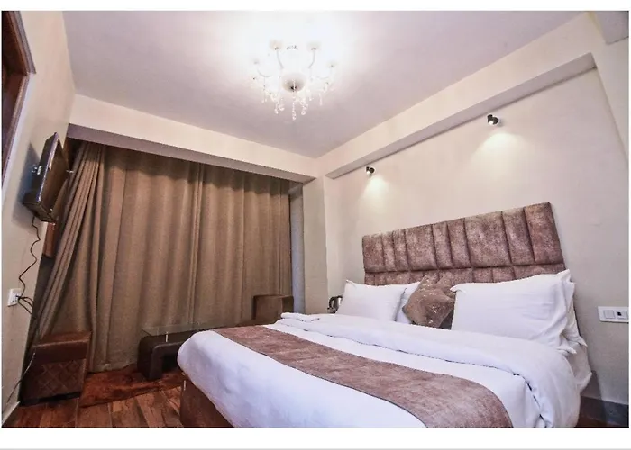 Hotel King Near Drc Parking