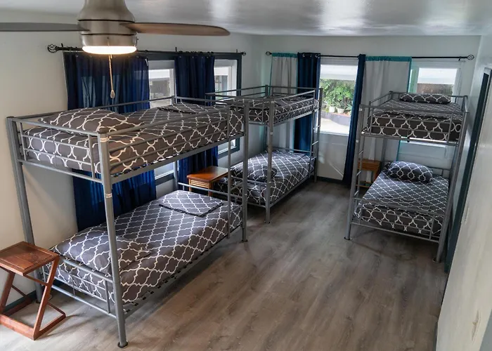 Aloh Seaside Women'S Hostel