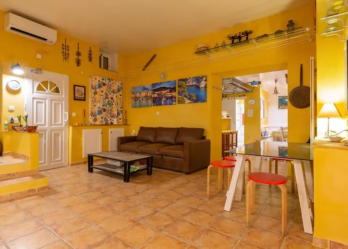 -Dorm Hostelworld Camp Backpackers-La Girelle