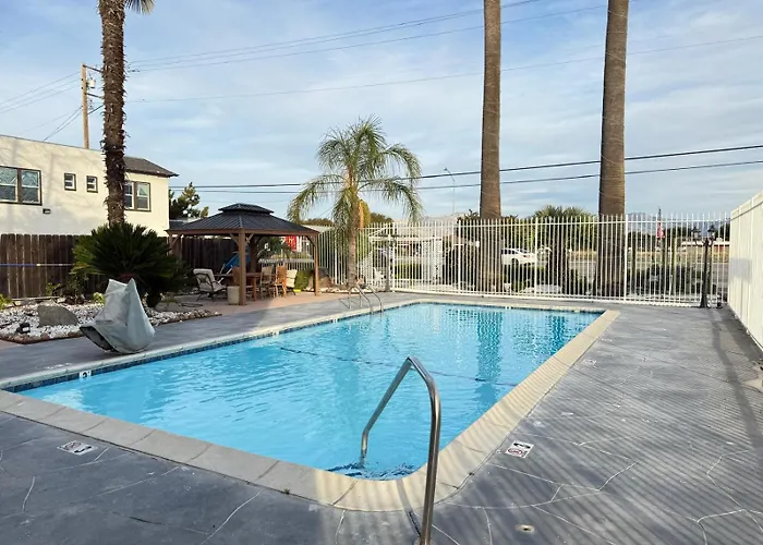 Hollister Cheap Hotels