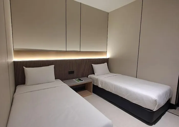 Urban Inn, Myra Meranti