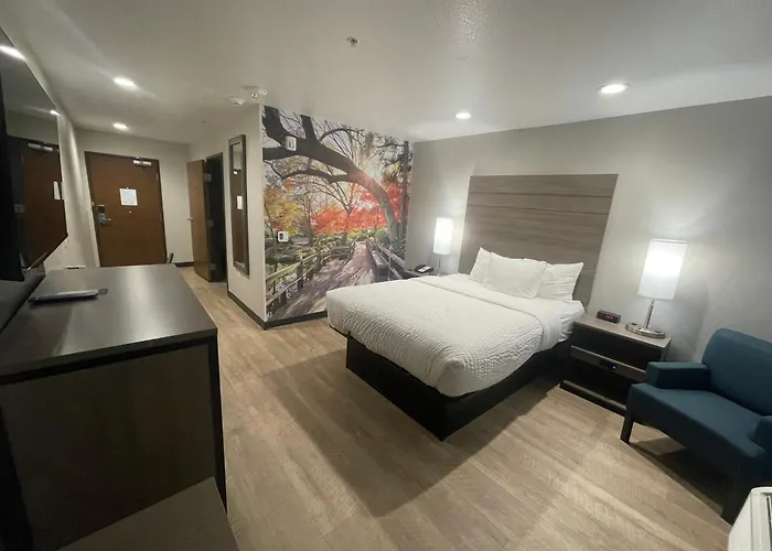 Clarion Pointe Fort Worth East - Arlington