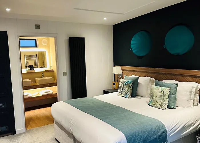 Rooms At Penarth Marina