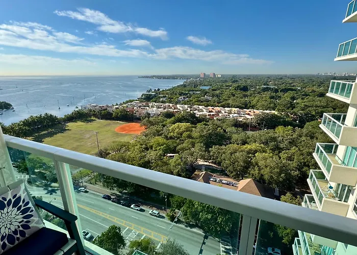 Balcony Ocean Views - Pool, Gym, Wi-Fi & Parking