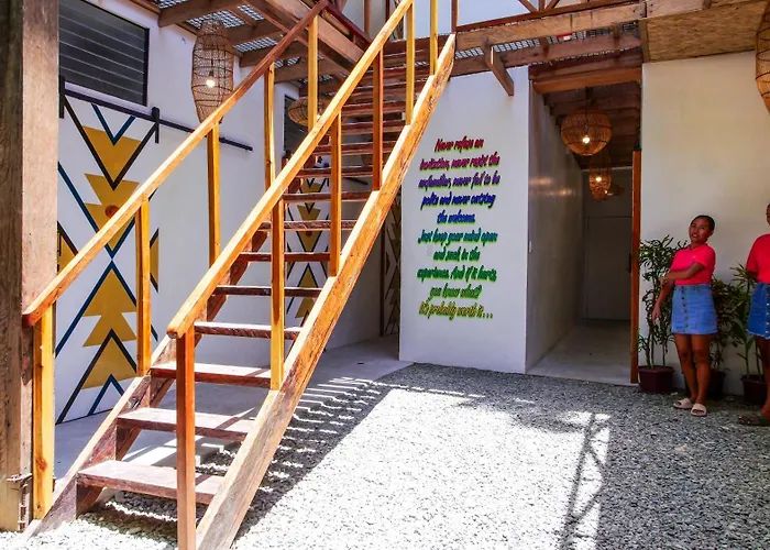 Sip Sunset Hostel And Lounge