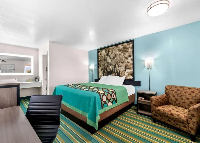 Super 8 By Wyndham Pleasanton