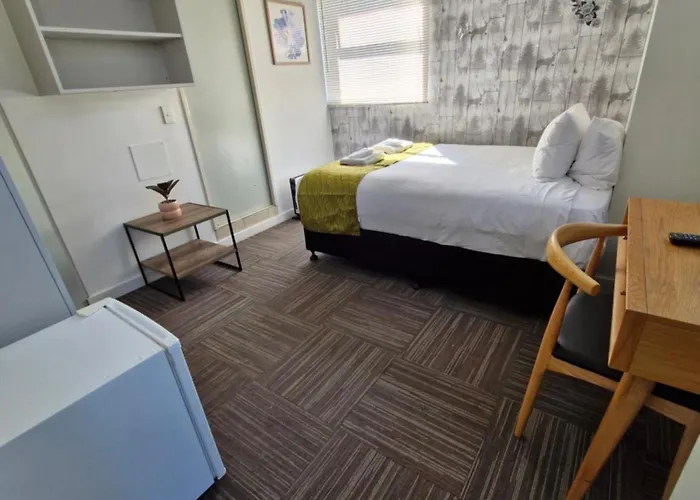 140 Ghuznee Hostel