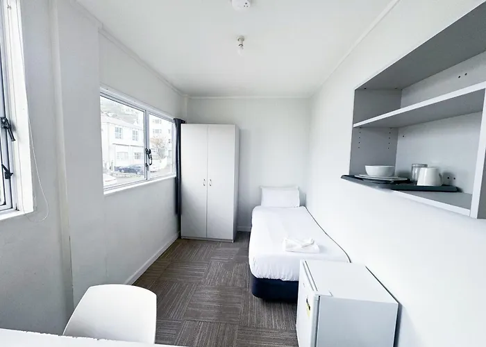 140 Ghuznee Hostel