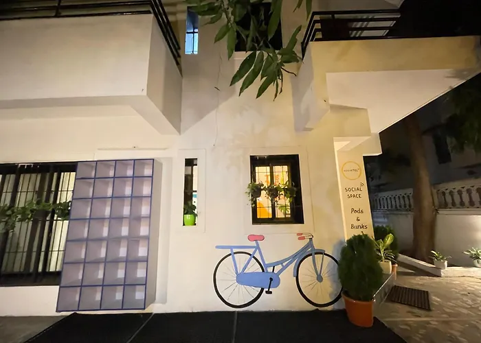 Hoshtel99 - Lux - Stay, Cowork And Cafe - Luxurious Twin Bungalow
