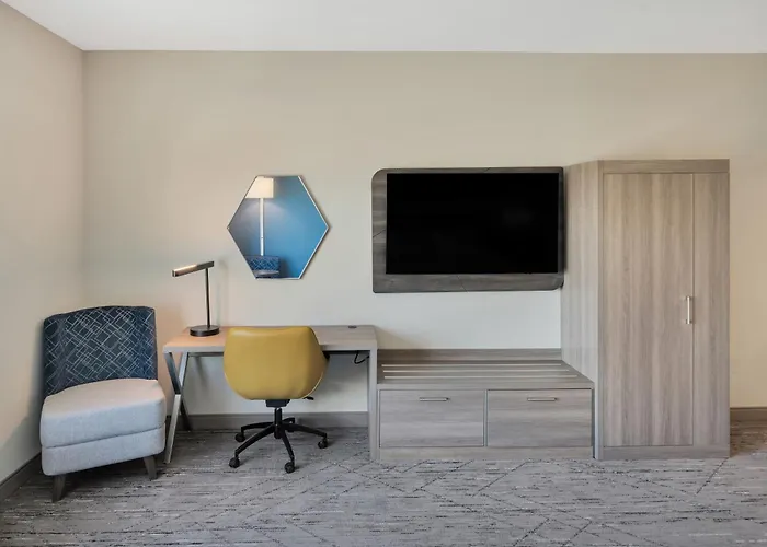 Holiday Inn Express & Suites Fort Walton Beach - Eglin Area By Ihg