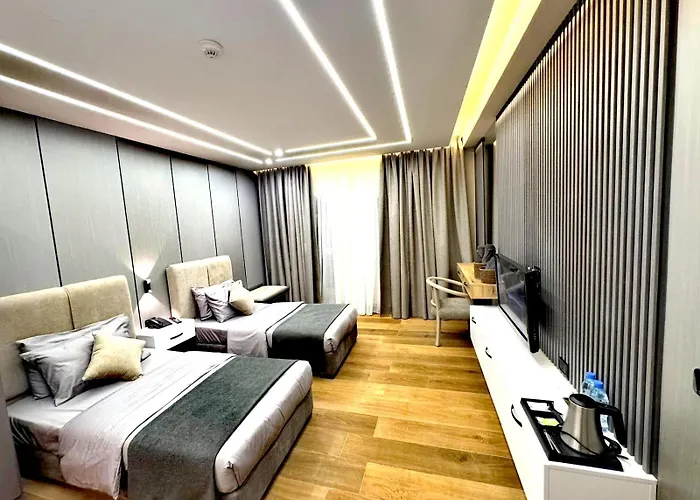 Queens Suite Hotel