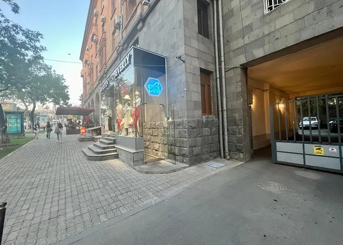 Galaxy Inn Luxury Hostel In Center
