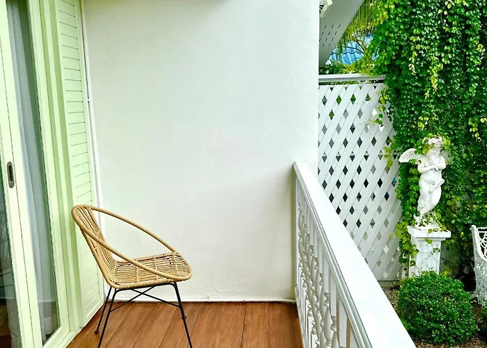 Zane Balcony House Ranong Hotel เซน บัลโคนี่ เฮ้าส์ ระนอง