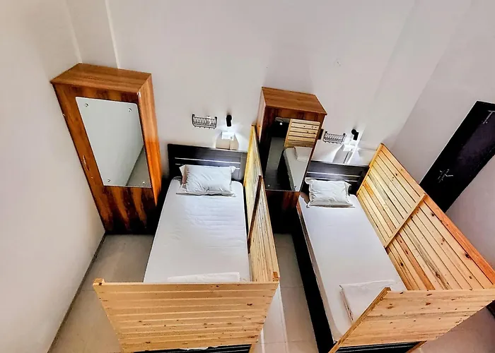 Hoshtel99 - Lux - Stay, Cowork And Cafe - Luxurious Twin Bungalow