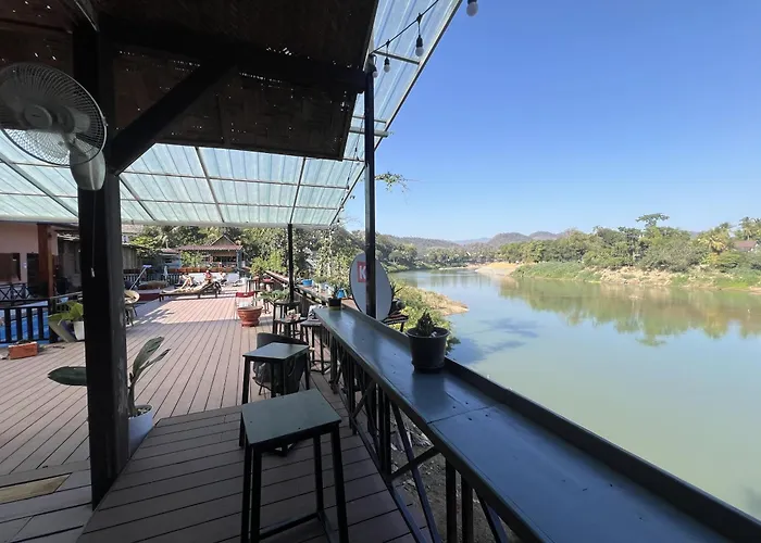 Funny Riverside Backpackers