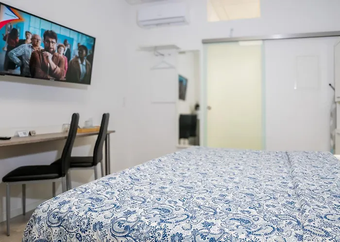Private Room #1 With King Bed, Self Check-In, Ground Floor, Ac, Only 2Min To Rab, No Kitchen