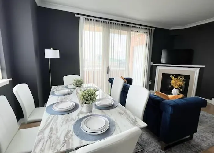 Elegant King Suite Metro Dc
