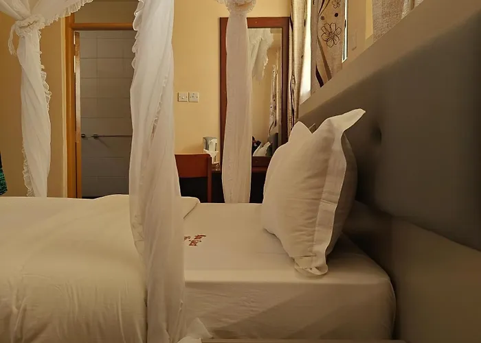 Roza Guest House