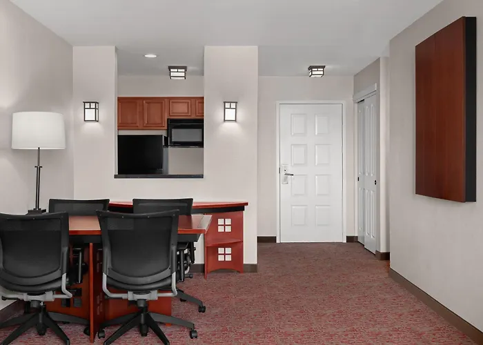 Folsom Hotels