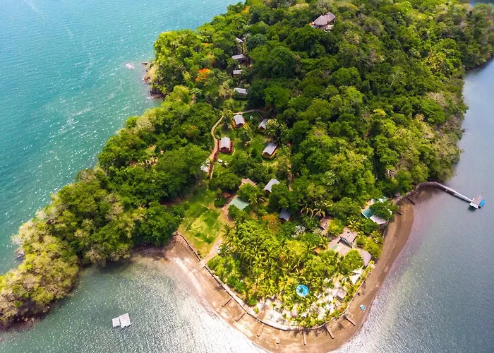 Isla Chiquita Glamping Hotel