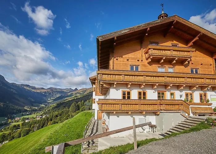 Ski In-Ski Out - Gästehäuser Saalbach-Hinterglemm - Wallegghof Christianhof