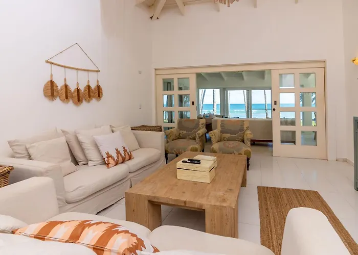 Las Canas Beach Retreat