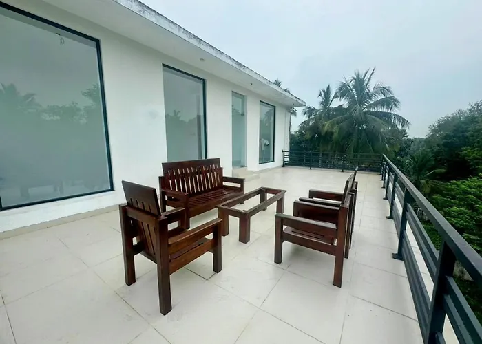 Hotel Pearl White Residency