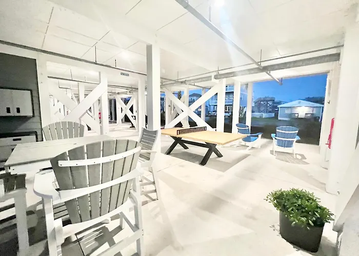 102 Queen Ada Suite, 1St Floor Low Tide