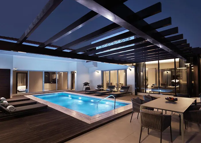 The Ritz-Carlton Abu Dhabi, Grand Canal