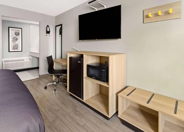 Super 8 By Wyndham Hazleton