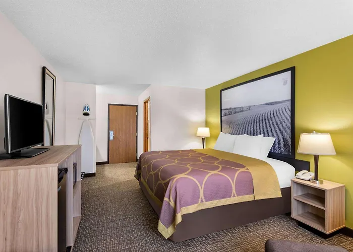 Super 8 By Wyndham Oelwein
