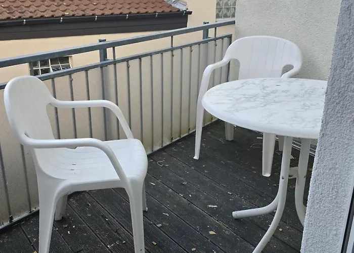 Privatzimmer in WG für 4 Personen