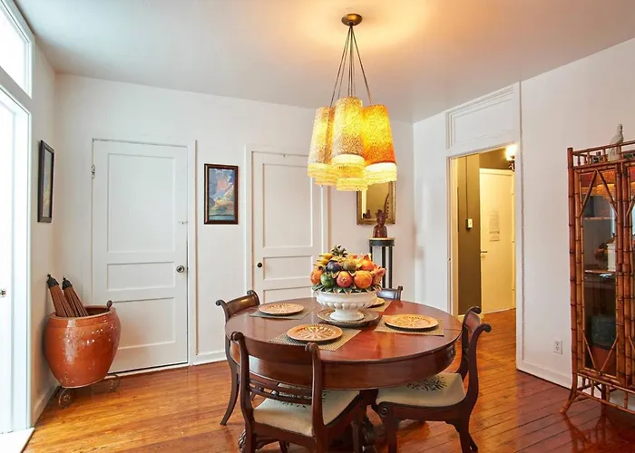 Burns Square Boutique Hotel