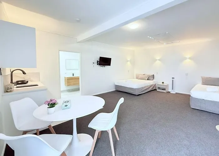 Unit 10 Fenton Sumner Lodge