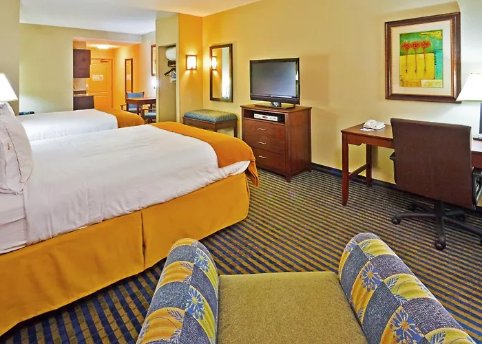 Ooltewah Hotels