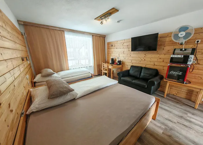 Max Motel