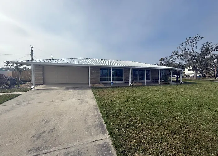 Pool Home On The Bay, Large Private Yard Near Ami