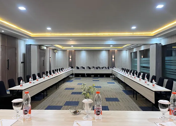 Lynn Hotel Tuban