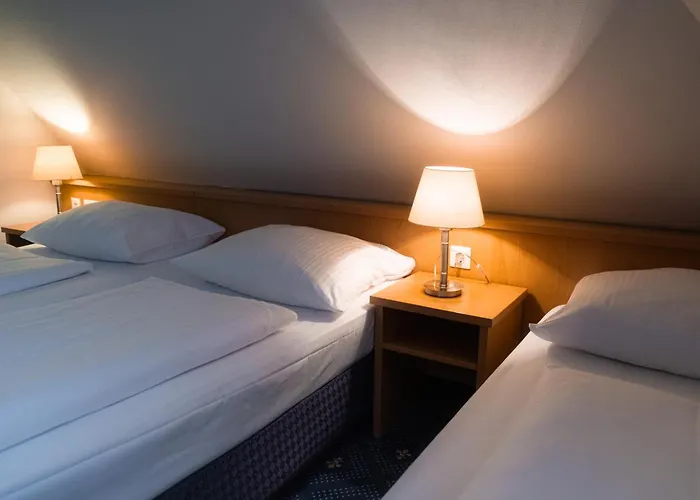 Hotel Am Schlosspark , Wiesbaden